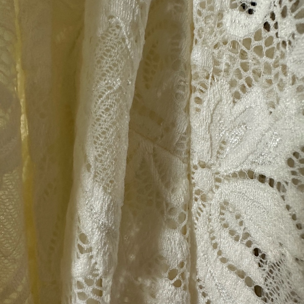 Lace asymmetric tunic never worn size medium - Picture 5 of 7